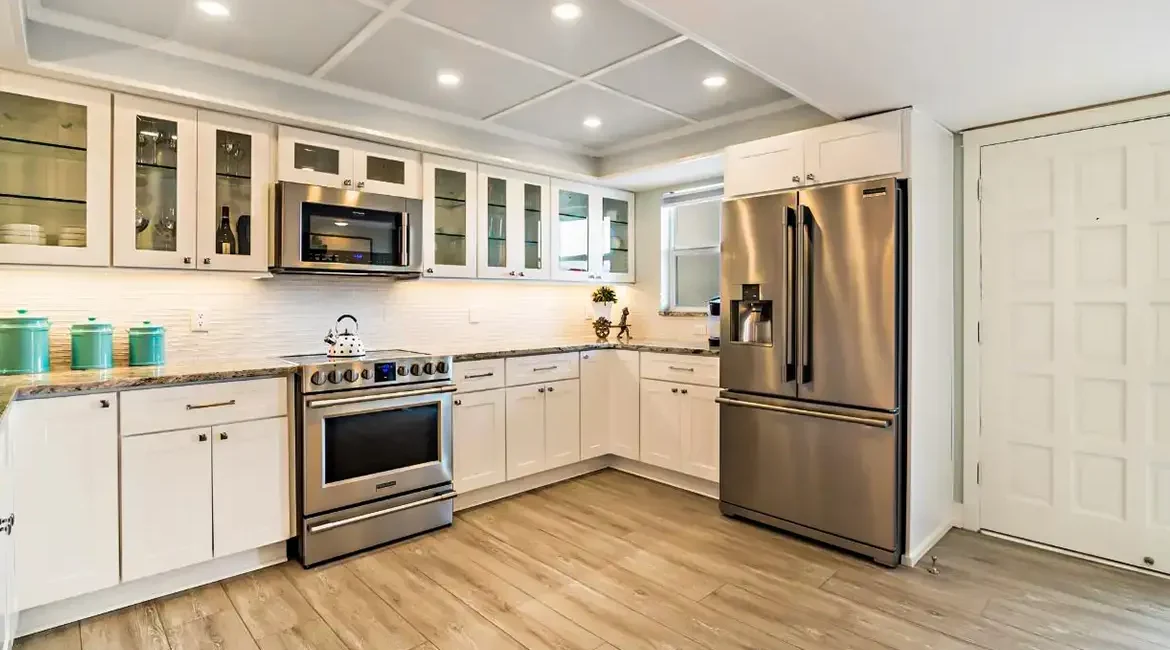 Modern kitchen remodel in Tampa with white shaker cabinets