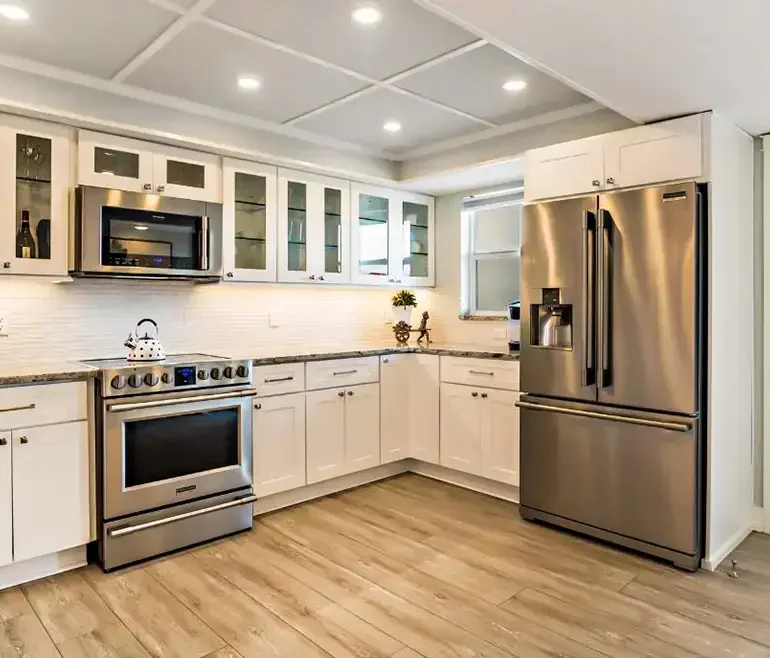 Modern kitchen remodel in Tampa with white shaker cabinets