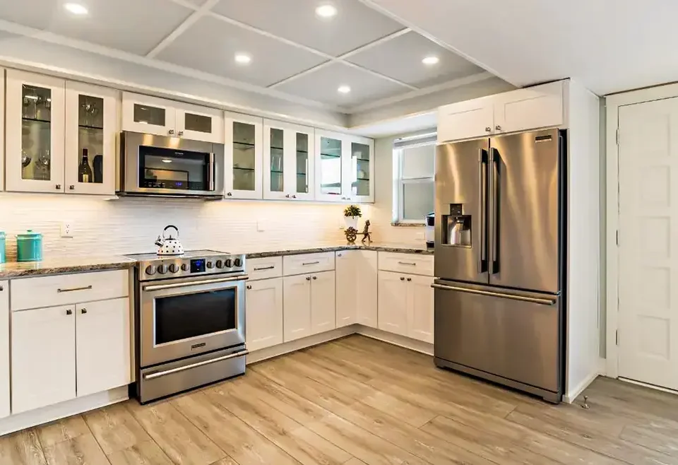 Modern kitchen remodel in Tampa with white shaker cabinets