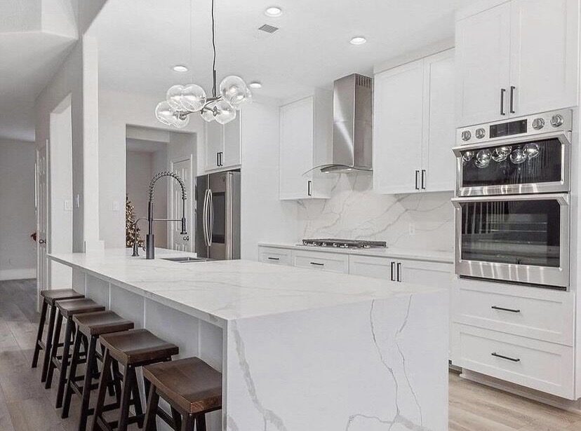 Modern kitchen remodel in Tampa by Craftline Remodeling