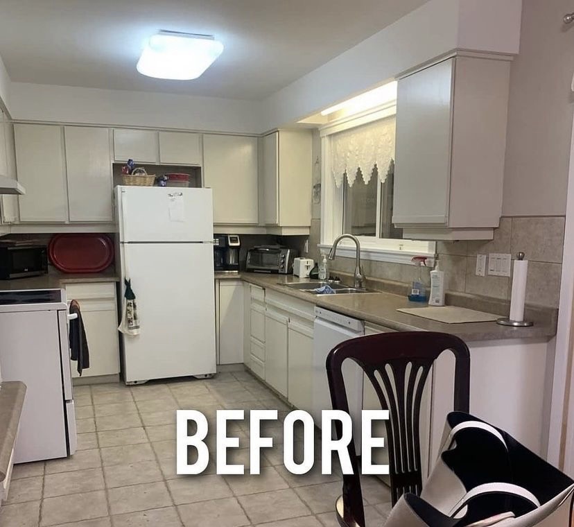 Luxury chef’s kitchen design with double ovens and range hood in Palma Ceia.